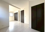 2号棟◆居室
可変型3LDK!仕切りをすれば4LDKに変更可能♪